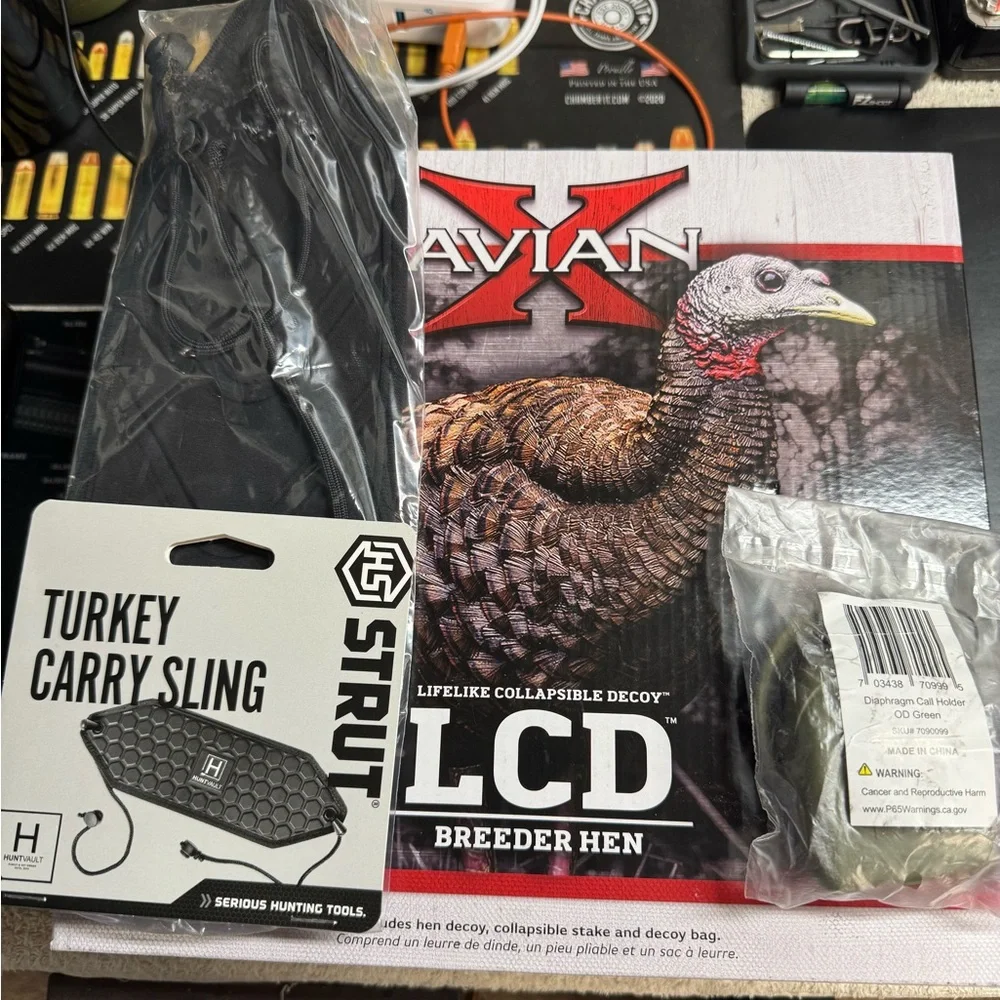 Aviana LCD Breeder Hen Decoy with Turkey Carry Sling - Picture 1 of 2